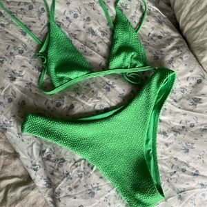 Monday Swimwear Barbados Top (xs) & Byron Bottom (m)